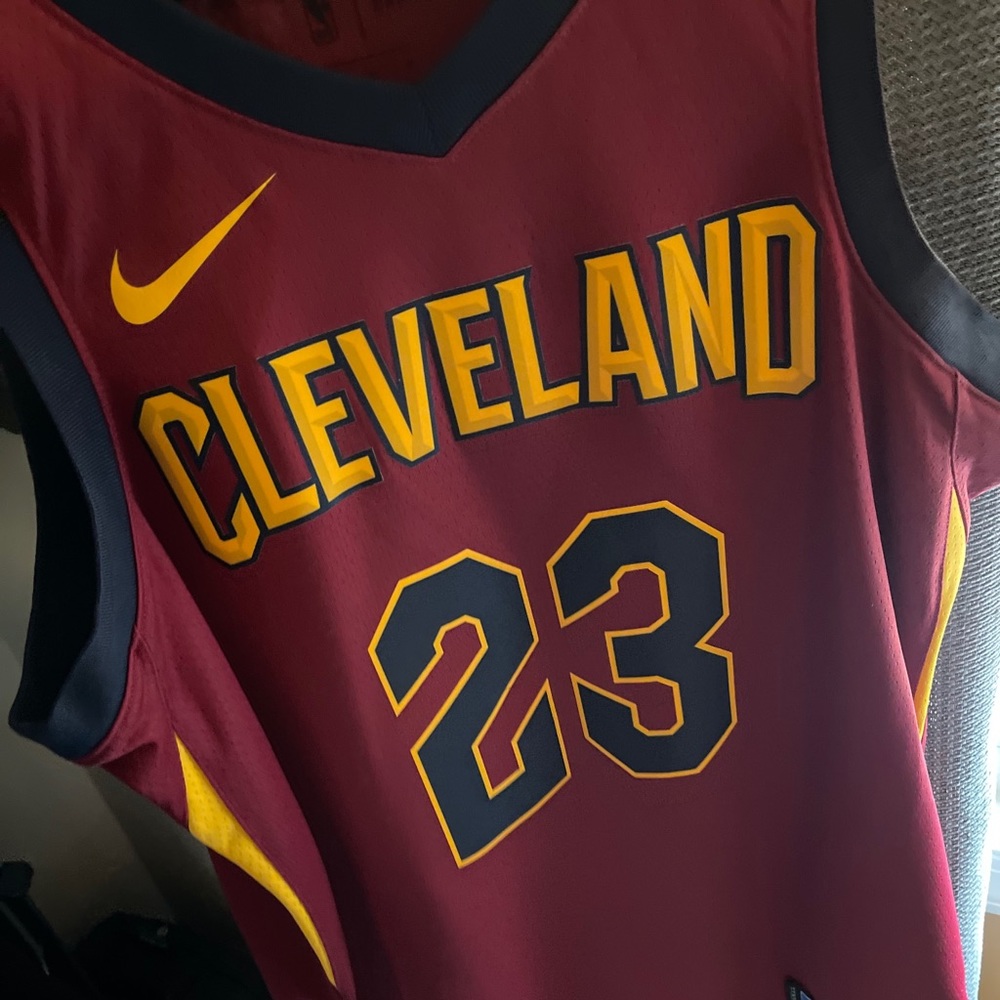 Lebron James Cleveland Cavs jersey
